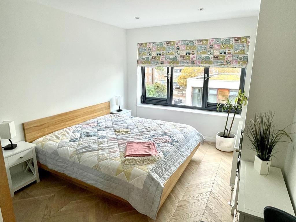 Cosy 1 Bedroom Apartment With Balcony Near Chiswick London Eksteriør bilde