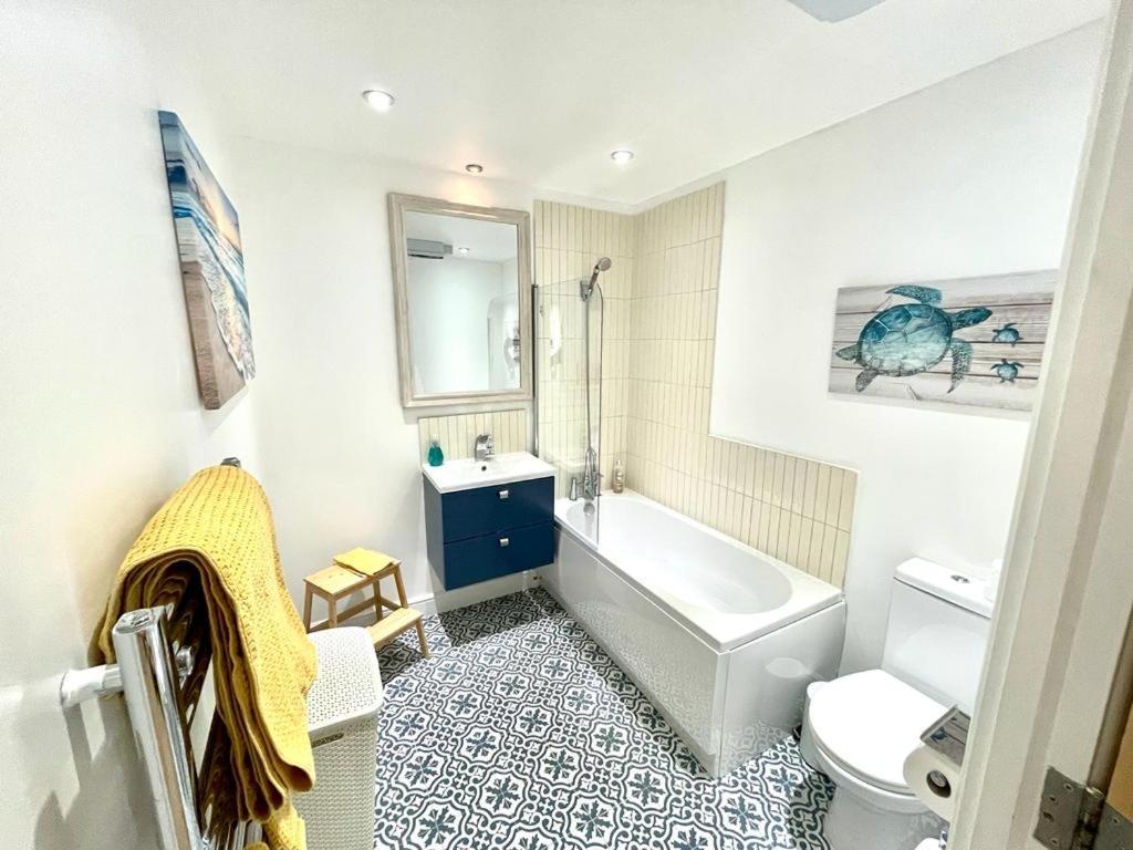 Cosy 1 Bedroom Apartment With Balcony Near Chiswick London Eksteriør bilde