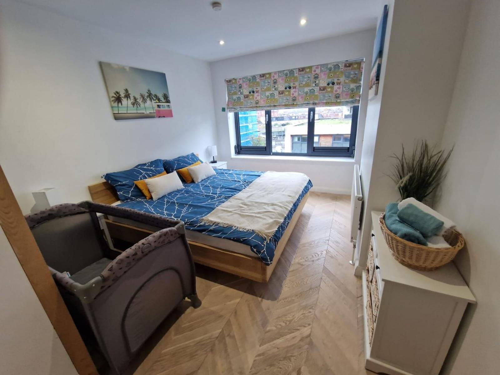 Cosy 1 Bedroom Apartment With Balcony Near Chiswick London Eksteriør bilde
