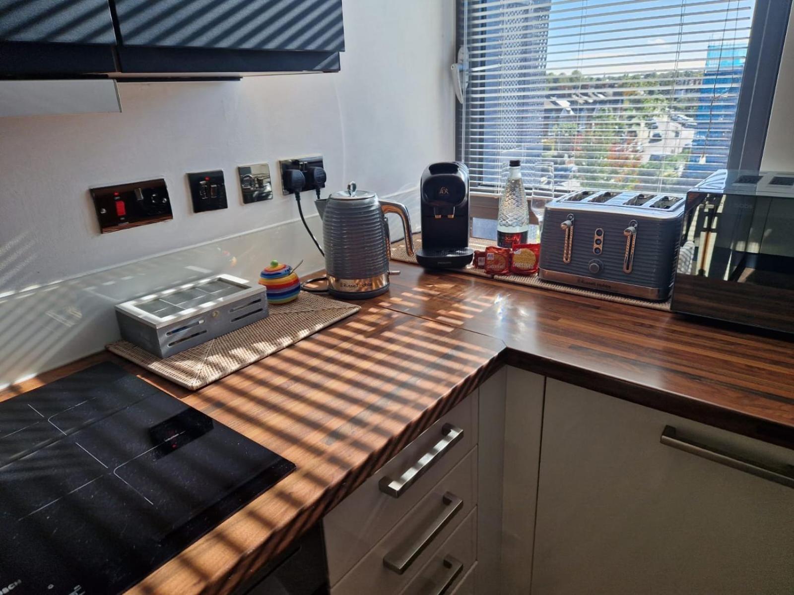 Cosy 1 Bedroom Apartment With Balcony Near Chiswick London Eksteriør bilde
