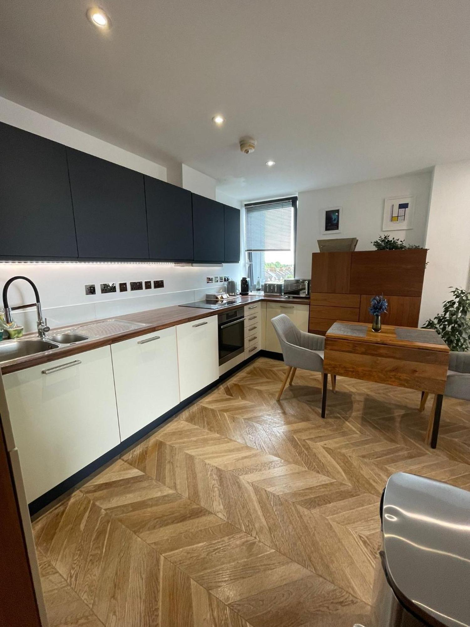 Cosy 1 Bedroom Apartment With Balcony Near Chiswick London Eksteriør bilde